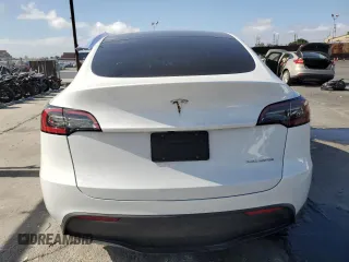 2024 Tesla Model Y Long Range with VIN 7SAYGDEE2RF090540, listed as a Copart auction lot 56684505 with 18,261 mi miles and Salvage title. Bid and sale history available at DreamBid. Image 6.
