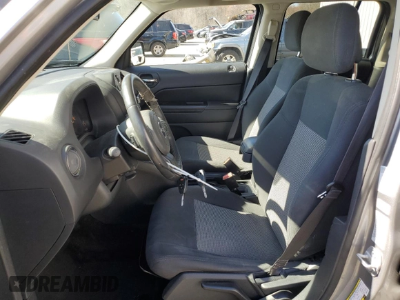 2016 Jeep Patriot Latitude with VIN 1C4NJPFB5GD519150, listed as a Copart auction lot 49536115 with 55,886 mi miles and Salvage title. Bid and sale history available at DreamBid. Image 7.