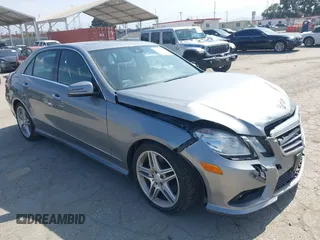 2011 Mercedes-Benz E 350 Luxury z VIN WDDHF5GB2BA461693, wystawiony jako IAAI lot #42572199 z przebiegiem 97 325 mil mil oraz . Historia ofert i sprzedaży dostępna na DreamBid. Obrazek 1.