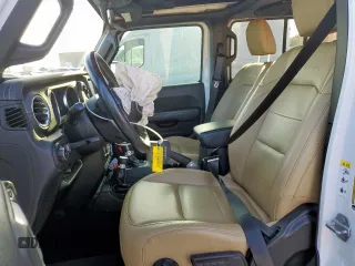 2019 Jeep Wrangler Unlimited Sahara z VIN 1C4HJXEG8KW527198, wystawiony jako Copart lot #60043115 z przebiegiem Nie podano mil oraz Szkoda całkowita • Salvage title. Historia ofert i sprzedaży dostępna na DreamBid. Obrazek 7.