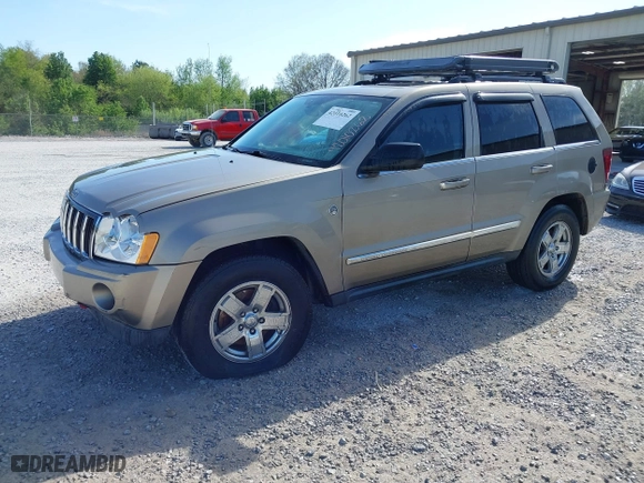 2005 Jeep Grand Cherokee Limited with VIN 1J8HR58225C588848, listed as a IAAI auction lot 42010262 with 205,482 mi miles. Bid and sale history available at carsss.com. Image 2.