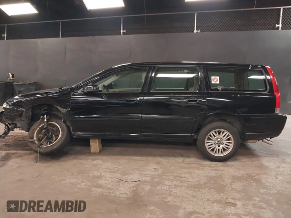 2005 Volvo V70 with VIN YV1SW640552499033, listed as a IAAI auction lot 42084472 with 149,567 mi miles. Bid and sale history available at carsss.com. Image 15.