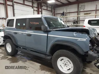 2023 Ford Bronco z VIN 1FMDE4DH2PLA40790, wystawiony jako IAAI lot #41734806 z przebiegiem 19 913 mil mil oraz . Historia ofert i sprzedaży dostępna na DreamBid. Obrazek 13.