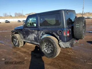 2025 Jeep Wrangler Sport z VIN 1C4PJXAN8SW509817, wystawiony jako Copart lot #42943945 z przebiegiem 178 mil mil oraz Szkoda całkowita • Salvage title. Historia ofert i sprzedaży dostępna na DreamBid. Obrazek 2.