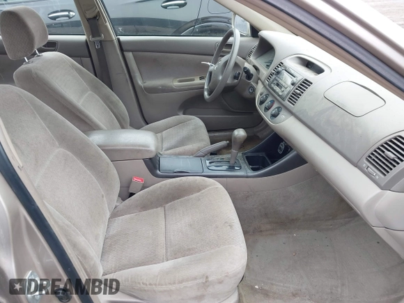 2002 Toyota Camry XLE z VIN 4T1BF32K42U533788, wystawiony jako IAAI lot #42024918 z przebiegiem 120 168 mil mil oraz . Historia ofert i sprzedaży dostępna na DreamBid. Obrazek 5.