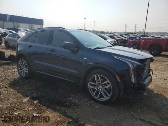 2020 Cadillac XT4 AWD Sport z VIN 1GYFZFR47LF140227, wystawiony jako Copart lot #63984125 z przebiegiem 36 080 mil mil oraz Czysty tytuł • Clean title. Historia ofert i sprzedaży dostępna na DreamBid. Obrazek 4.