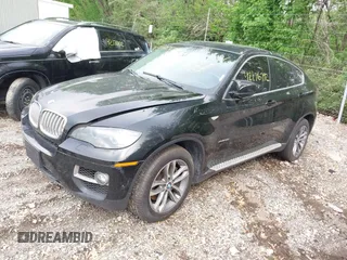 2013 BMW X6 xDrive50i z VIN 5UXFG8C56DL591241, wystawiony jako IAAI lot #42176792 z przebiegiem 142 973 mil mil oraz . Historia ofert i sprzedaży dostępna na DreamBid. Obrazek 2.