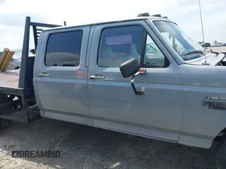 1996 Ford F-350 с VIN 1FTJW35F2TEA86632, выставлен на аукционе IAAI как лот 42097863 с пробегом 221 399 миль миль и . История ставок и продаж доступна на DreamBid. Изображение 13.