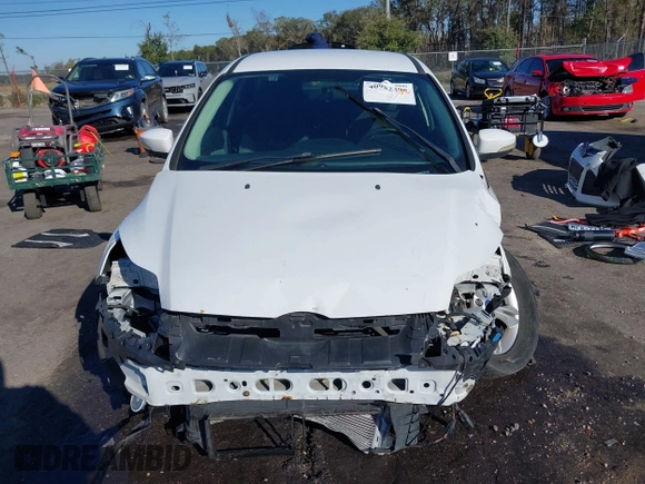 2013 Ford Focus SE with VIN 1FADP3F29DL178636, listed as a IAAI auction lot 40982395 with 1 mi miles. Bid and sale history available at carsss.com. Image 12.