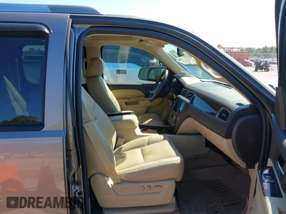 2011 GMC Yukon XL Denali with VIN 1GKS2MEF4BR280225, listed as a IAAI auction lot 41732220 with 121,684 mi miles. Bid and sale history available at carsss.com. Image 5.