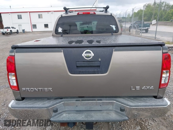 2009 Nissan Frontier SE z VIN 1N6AD09WX9C423595, wystawiony jako IAAI lot #42210046 z przebiegiem 117 142 mil mil oraz . Historia ofert i sprzedaży dostępna na DreamBid. Obrazek 16.