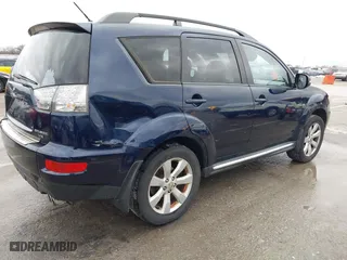 2010 Mitsubishi Outlander XLS with VIN JA4JT4AXXAZ014218, listed as a IAAI auction lot 41443983 with 177,494 mi miles. Bid and sale history available at carsss.com. Image 4.