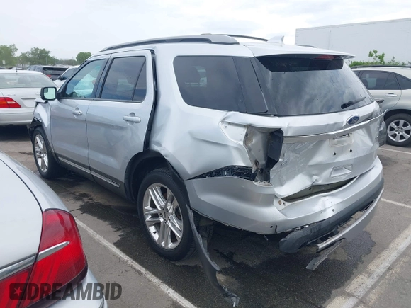 2016 Ford Explorer XLT with VIN 1FM5K7D86GGC98365, listed as a IAAI auction lot 42038692 with 155,552 mi miles. Bid and sale history available at carsss.com. Image 3.