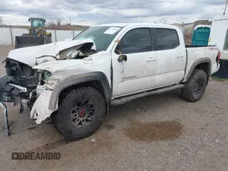 2017 Toyota Tacoma SR5 z VIN 3TMCZ5AN8HM077203, wystawiony jako IAAI lot #41765910 z przebiegiem 170 863 mil mil oraz . Historia ofert i sprzedaży dostępna na DreamBid. Obrazek 2.