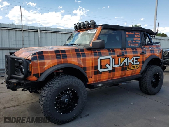 2021 Ford Bronco z VIN 1FMEE5BP9MLA70790, wystawiony jako Copart lot #61759644 z przebiegiem 2 741 mil mil oraz Szkoda całkowita • Salvage title. Historia ofert i sprzedaży dostępna na DreamBid. Obrazek 1.