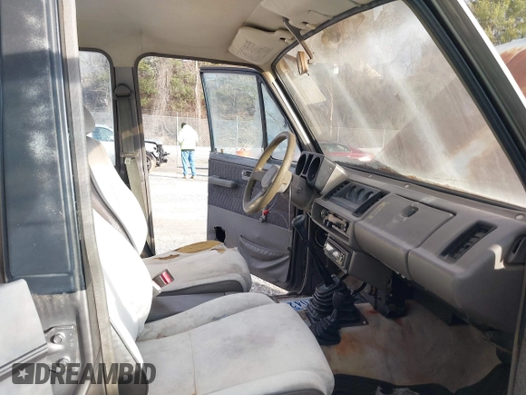 1990 Isuzu Trooper z VIN JACCH58R0L8900522, wystawiony jako IAAI lot #41642808 z przebiegiem 177 690 mil mil oraz . Historia ofert i sprzedaży dostępna na DreamBid. Obrazek 5.