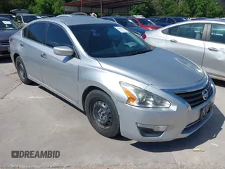 2015 Nissan Altima S with VIN 1N4AL3AP0FN901492, listed as a IAAI auction lot 42101723 with 138,251 mi miles and . Bid and sale history available at carsss.com. Image 1.