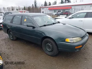 1996 Toyota Camry LE z VIN 4T1EF12K9TU116427, wystawiony jako IAAI lot #38696498 z przebiegiem 242 599 mil mil oraz . Historia ofert i sprzedaży dostępna na DreamBid. Obrazek 1.