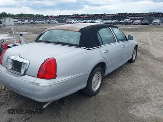 1998 Lincoln Town Car Signature with VIN 1LNFM82WXWY659028, listed as a IAAI auction lot 42265774 with 164,400 mi miles and . Bid and sale history available at DreamBid. Image 4.