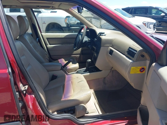 1997 Volvo 850 с VIN YV1LW5647V2322448, выставлен на аукционе IAAI как лот 42311389 с пробегом 162 547 миль миль и . История ставок и продаж доступна на DreamBid. Изображение 5.