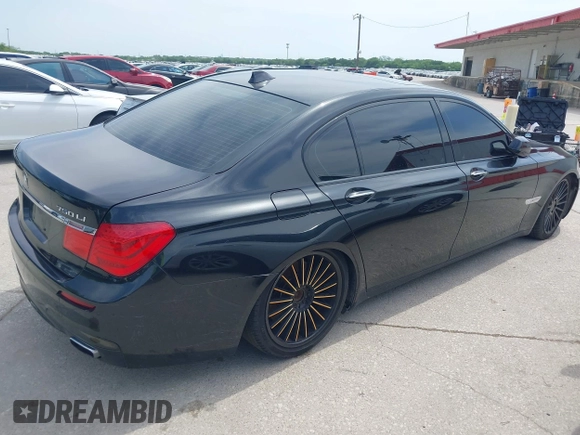 2011 BMW 7 Series 750Li with VIN WBAKB8C55BC852304, listed as a IAAI auction lot 42017467 with 116,530 mi miles. Bid and sale history available at carsss.com. Image 4.