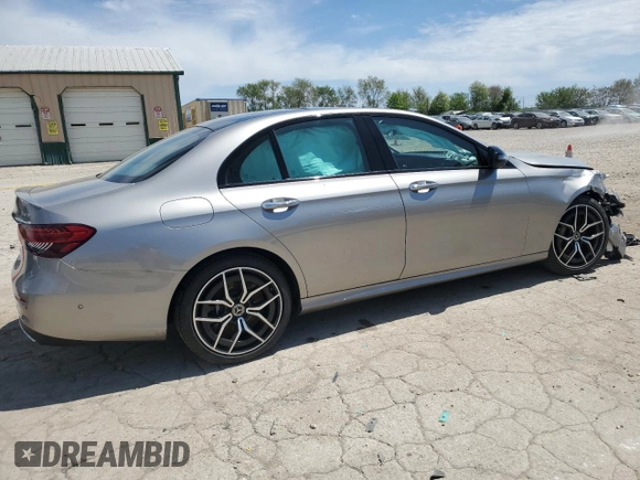 2022 Mercedes-Benz E 450 z VIN W1KZF5KB3NB079182, wystawiony jako Copart lot #56232375 z przebiegiem 15 730 mil mil oraz Szkoda całkowita • Salvage title. Historia ofert i sprzedaży dostępna na DreamBid. Obrazek 3.