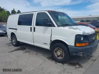 2005 Chevrolet Express Cargo Van with VIN 1GCHG35U651127686, listed as a IAAI auction lot 42028915 with 357,912 mi miles. Bid and sale history available at carsss.com. Image 1.