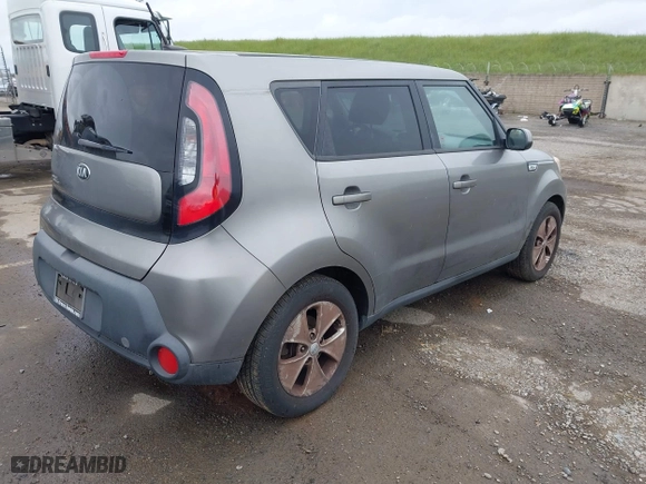 2015 Kia Soul with VIN KNDJN2A28F7219581, listed as a IAAI auction lot 41979657 with 172,688 mi miles. Bid and sale history available at carsss.com. Image 4.
