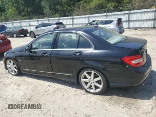 2012 Mercedes-Benz C 250 Sport z VIN WDDGF4HB9CR207602, wystawiony jako Copart lot #57763065 z przebiegiem 103 076 mil mil oraz Czysty tytuł • Clean title. Historia ofert i sprzedaży dostępna na DreamBid. Obrazek 2.