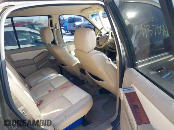 2008 Ford Explorer Eddie Bauer with VIN 1FMEU74818UA03864, listed as a IAAI auction lot 41370466 with 216,863 mi miles. Bid and sale history available at carsss.com. Image 8.