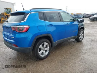 2018 Jeep Compass Latitude z VIN 3C4NJDBBXJT104122, wystawiony jako IAAI lot #41946947 z przebiegiem 124 433 mil mil oraz . Historia ofert i sprzedaży dostępna na DreamBid. Obrazek 4.