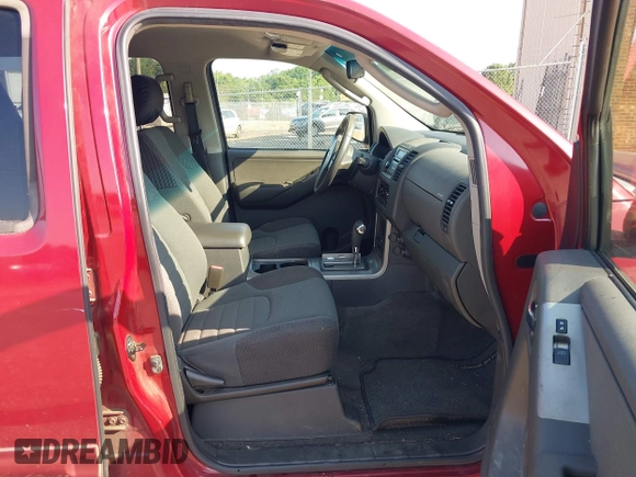 2007 Nissan Pathfinder SE z VIN 5N1AR18W87C609222, wystawiony jako IAAI lot #42454853 z przebiegiem 180 171 mil mil oraz . Historia ofert i sprzedaży dostępna na DreamBid. Obrazek 5.