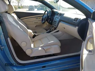 2008 Volkswagen Eos Turbo z VIN WVWBA71F68V026196, wystawiony jako IAAI lot #41238435 z przebiegiem 102 643 mil mil oraz . Historia ofert i sprzedaży dostępna na DreamBid. Obrazek 5.