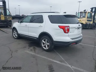 2019 Ford Explorer XLT with VIN 1FM5K7D86KGB15989, listed as a IAAI auction lot 41569315 with 77,040 mi miles. Bid and sale history available at carsss.com. Image 3.