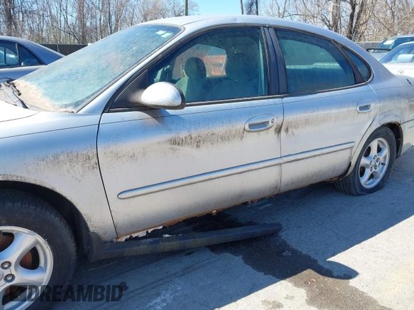 2003 Ford Taurus SE Standard with VIN 1FAFP53U53G226439, listed as a IAAI auction lot 41845541 with 215,870 mi miles. Bid and sale history available at carsss.com. Image 6.