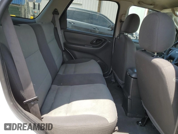 2004 Ford Escape XLS with VIN 1FMCU92114DA15564, listed as a Copart auction lot 59358015 with 186,135 mi miles and Salvage title. Bid and sale history available at DreamBid. Image 11.