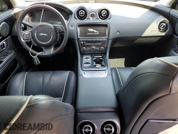 2019 Jaguar XJ with VIN SAJWJ1CD6K8W20725, listed as a Copart auction lot 76631854 with 25,261 mi miles and Salvage Title. Bid and sale history available at carsss.com. Image 8.