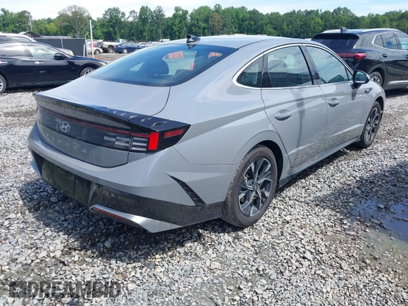 2024 Hyundai Sonata SEL z VIN KMHL64JA3RA398298, wystawiony jako IAAI lot #42462477 z przebiegiem 21 843 mil mil oraz . Historia ofert i sprzedaży dostępna na DreamBid. Obrazek 4.