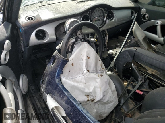 2006 MINI Hardtop S z VIN WMWRE335X6TL20674, wystawiony jako Copart lot #51828915 z przebiegiem Nie podano mil oraz Nie do naprawy • Non repairable. Historia ofert i sprzedaży dostępna na DreamBid. Obrazek 8.