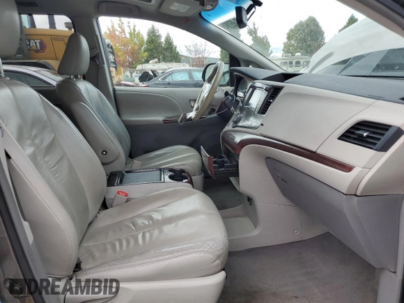2011 Toyota Sienna XLE z VIN 5TDDK3DC8BS013239, wystawiony jako Copart lot #74852364 z przebiegiem 212 060 mil mil oraz Szkoda całkowita • Salvage title. Historia ofert i sprzedaży dostępna na DreamBid. Obrazek 7.