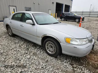 1998 Lincoln Town Car Cartier z VIN 1LNFM83W6WY649580, wystawiony jako Copart lot #59198865 z przebiegiem 253 735 mil mil oraz Czysty tytuł • Clean title. Historia ofert i sprzedaży dostępna na DreamBid. Obrazek 4.