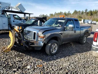 2010 Ford Super Duty F-250 SRW XL with VIN 1FTSX2B58AEB11814, listed as a Copart auction lot 84285974 with 121,307 mi miles and Salvage Title. Bid and sale history available at carsss.com. Image 1.