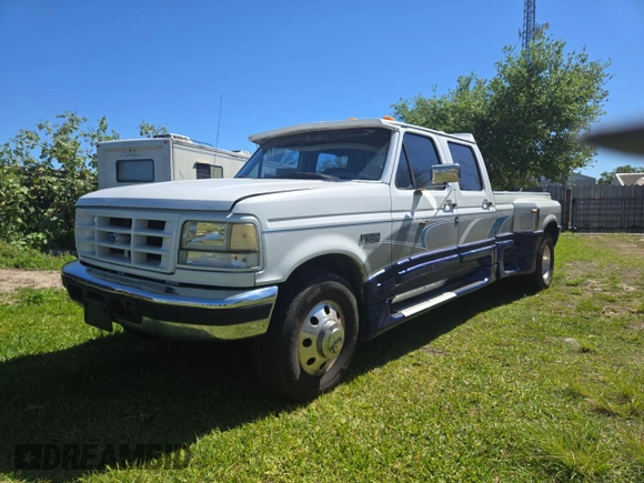 1996 Ford F-350 with VIN 1FTJW35F8TEB52441, listed as a Copart auction lot 48917765 with 271,664 mi miles and Clean title. Bid and sale history available at DreamBid. Image 2.