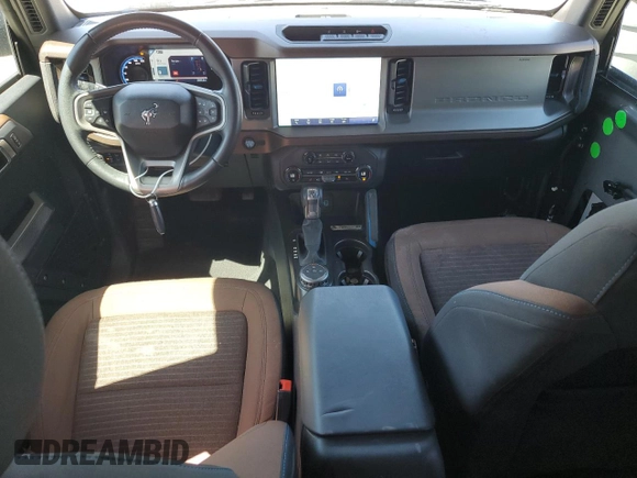 2023 Ford Bronco z VIN 1FMDE5BH4PLA99848, wystawiony jako Copart lot #49833595 z przebiegiem 29 101 mil mil oraz Szkody całkowita. Historia ofert i sprzedaży dostępna na DreamBid. Obrazek 8.