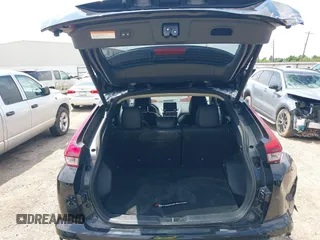 2025 Mitsubishi Eclipse Cross SE z VIN JA4ATWAA5SZ004141, wystawiony jako IAAI lot #42188861 z przebiegiem 7 481 mil mil oraz . Historia ofert i sprzedaży dostępna na DreamBid. Obrazek 17.