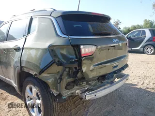 2018 Jeep Compass Latitude with VIN 3C4NJCBB2JT462065, listed as a IAAI auction lot 41985263 with 38,863 mi miles. Bid and sale history available at carsss.com. Image 6.