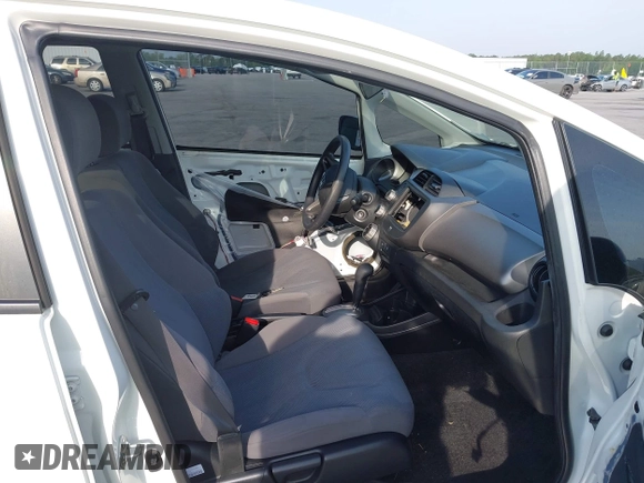 2010 Honda Fit with VIN JHMGE8H22AS022221, listed as a IAAI auction lot 42009796 with 101,904 mi miles. Bid and sale history available at carsss.com. Image 5.