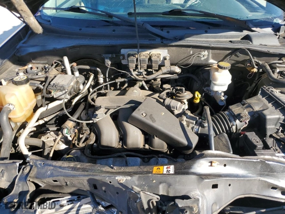 2005 Ford Escape XLT with VIN 1FMYU03145KE00758, listed as a Copart auction lot 43831175 with 225,341 mi miles and Salvage Title. Bid and sale history available at carsss.com. Image 13.