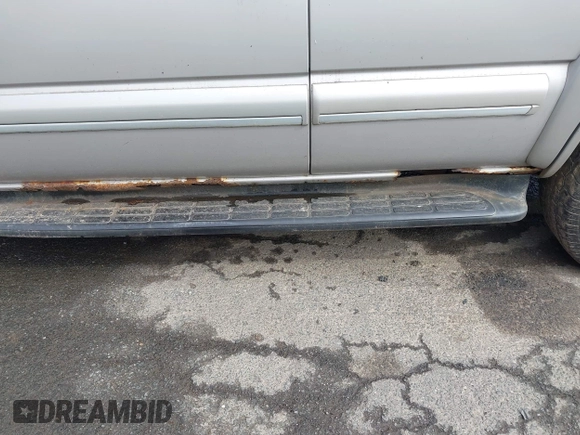 2004 Chevrolet Tahoe LT z VIN 1GNEK13T84J238990, wystawiony jako IAAI lot #42216881 z przebiegiem 214 271 mil mil oraz . Historia ofert i sprzedaży dostępna na DreamBid. Obrazek 12.