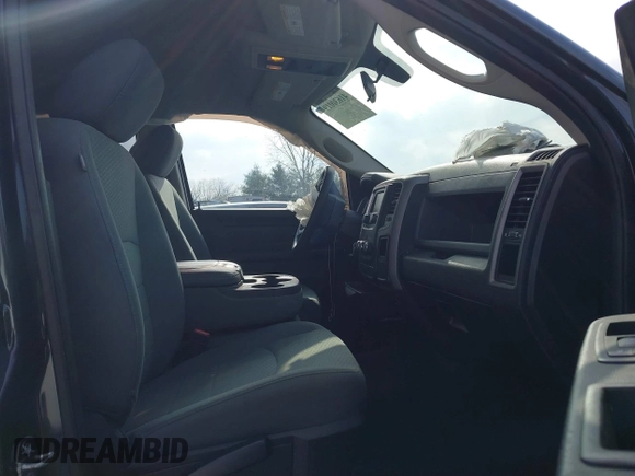 2018 Ram 1500 Tradesman z VIN 1C6RR6FG3JS325243, wystawiony jako IAAI lot #41630019 z przebiegiem 54 019 mil mil oraz . Historia ofert i sprzedaży dostępna na DreamBid. Obrazek 5.